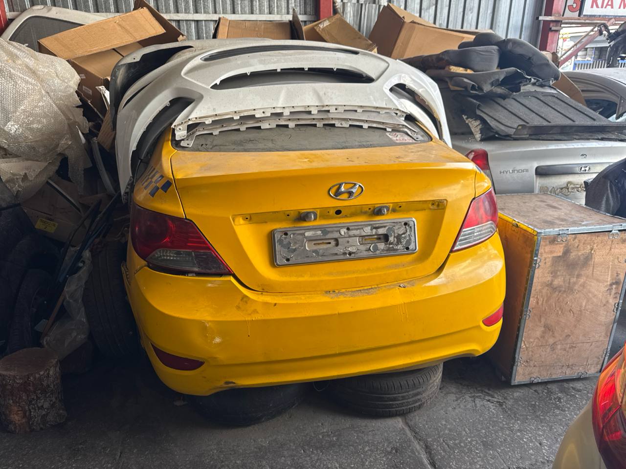 Hyundai accent blue çıkma taksi arka tampon Hyundai accent blue çıkma taksi arka tampon