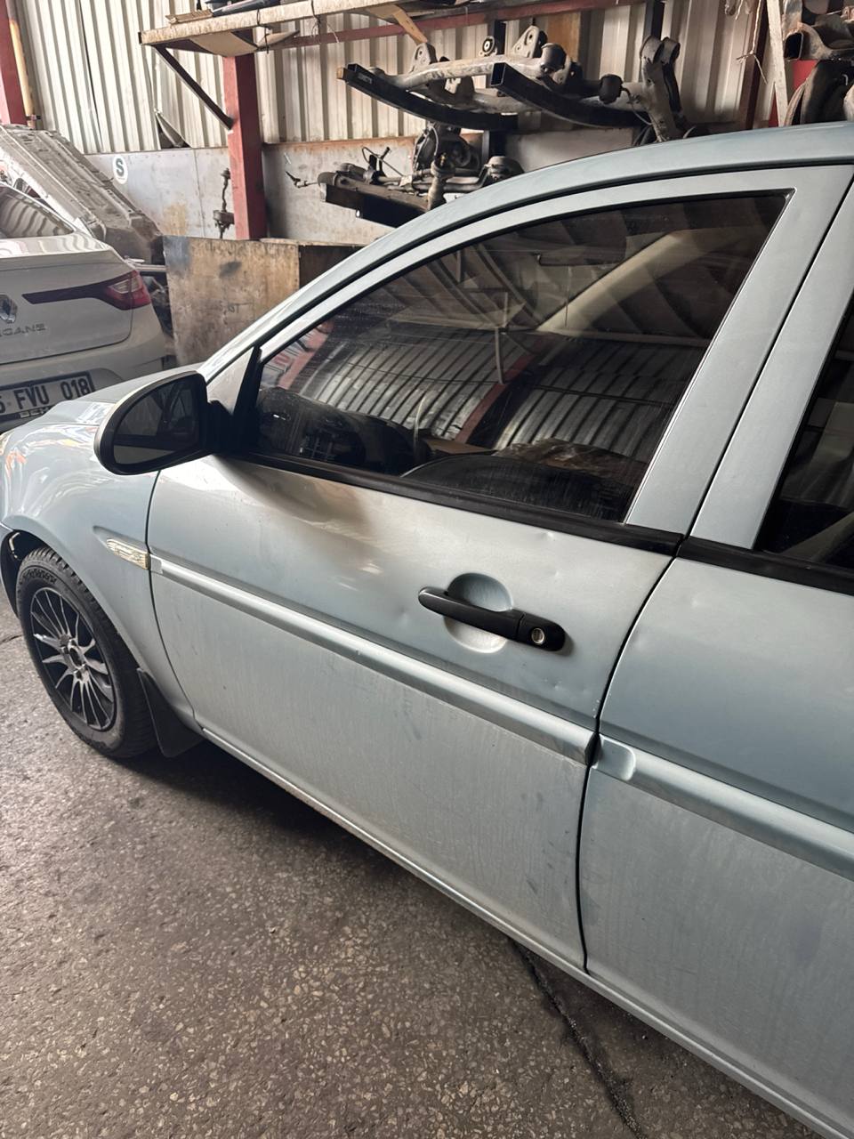 Hyundai accent era çıkma sol ön kapı Hyundai accent era çıkma sol ön kapı