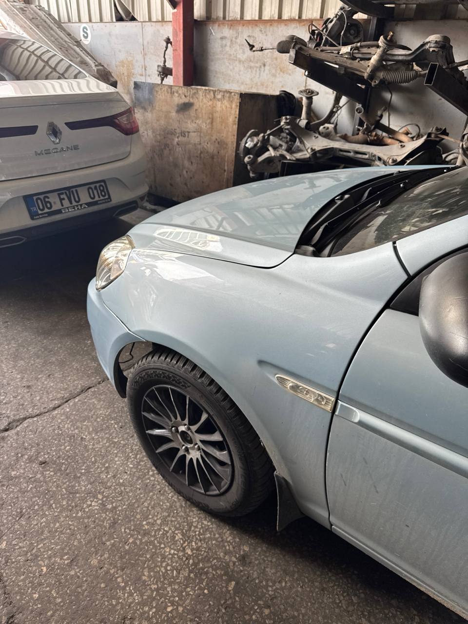 Hyundai accent eta çıkma sol ön çamurluk Hyundai accent eta çıkma sol ön çamurluk